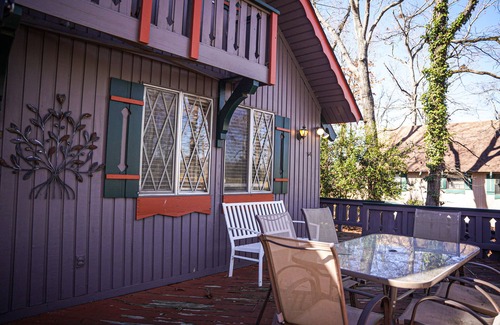Pine Mountain Cabin | Charming chalet that is perfect for your family get away!