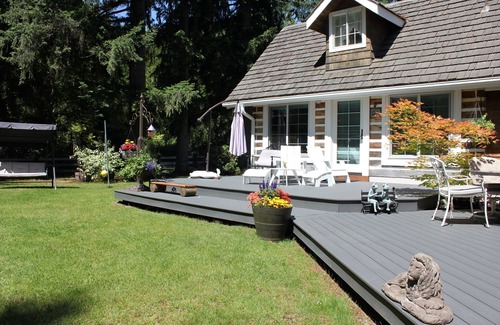 Sammamish Ski Chalet | Charming chalet with 3 bedrooms and WiFi, AC in welcoming Sammamish