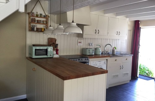 Burgh Island Cottage | Charming character cottage in Kingston, Kingsbridge, Devon, England