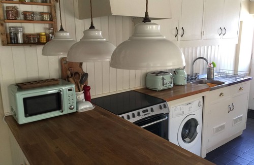 Burgh Island Cottage | Charming character cottage in Kingston, Kingsbridge, Devon, England