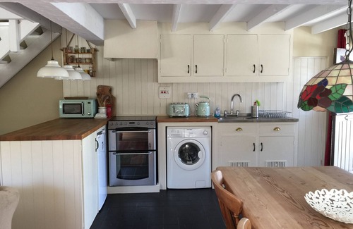Burgh Island Cottage | Charming character cottage in Kingston, Kingsbridge, Devon, England