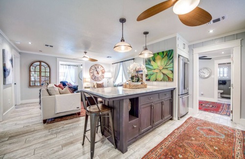 Blanco Cottage | Charming Chic Cottage w/Walk to Downtown & River