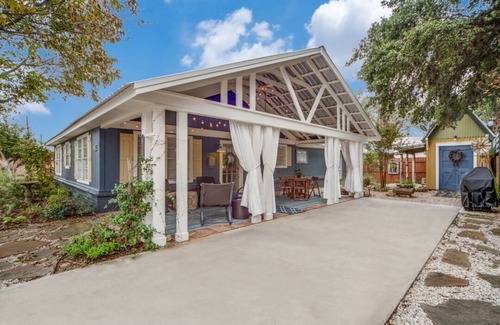 Blanco Cottage | Charming Chic Cottage w/Walk to Downtown & River