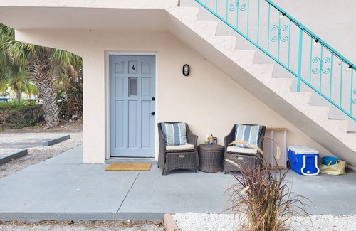 Siesta Key Village Apartment | Charming Chic Getaway - 2 min. Walk to Beach, Restaurants, & Shops