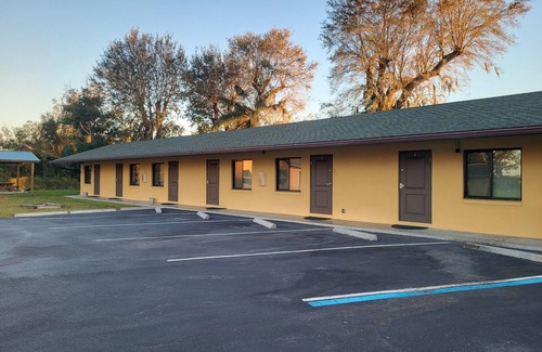 Arcadia House | Charming clean 1-bedroom 1 bath motel with AC and WiFi in Arcadia