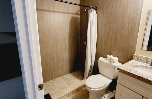 Arcadia House | Charming clean 1-bedroom 1 bath motel with AC and WiFi in Arcadia
