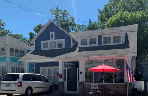 Lakeside Cottage | Charming Cottage in Lakeside close to Lake, Downtown & Central Park