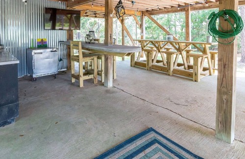Shoreline Park House | Charming Coastal Camp~Pet Friendly, Deep Water Access: Jourdan/Gulf-Private Dock