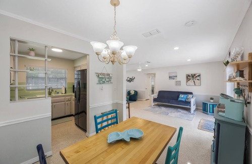 Clearwater House | Charming Coastal Haven 2-bedroom house with WiFi, AC in delightful Clearwater FL