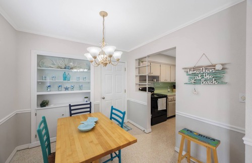 Clearwater House | Charming Coastal Haven 2-bedroom house with WiFi, AC in delightful Clearwater FL