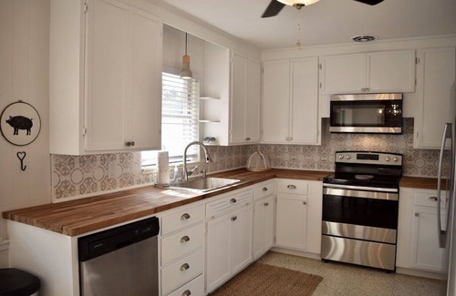 Southgate Cottage | Charming Coastal Oasis 2Bed/2 Bath Cottage Close to Beach and Downtown-Southgate