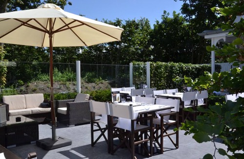 Ouddorp Apartment | Charming Coastal Retreat Steps from the Sea and Dunes! Free Breakfast!
