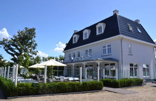 Ouddorp Apartment | Charming Coastal Retreat Steps from the Sea and Dunes! Free Breakfast!