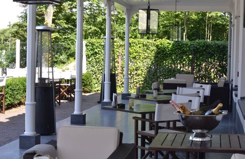 Ouddorp Apartment | Charming Coastal Retreat Steps from the Sea and Dunes! Free Breakfast!