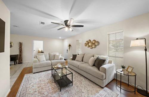 El Lago House | Charming Coastal Retreat in Seabrook TX