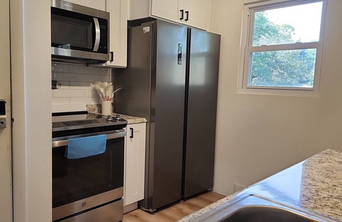 St. Petersburg - Clearwater House | Charming Coastal Retreat in St. Pete 2-bedroom house with AC, WiFi