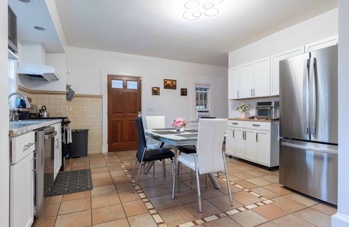 Bridgeport House | Charming Colonial for Events and Getaways! – Perfect for Family Retreat!