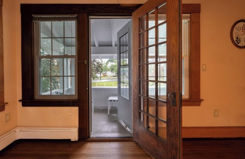 Bridgeport House | Charming Colonial for Events and Getaways! – Perfect for Family Retreat!