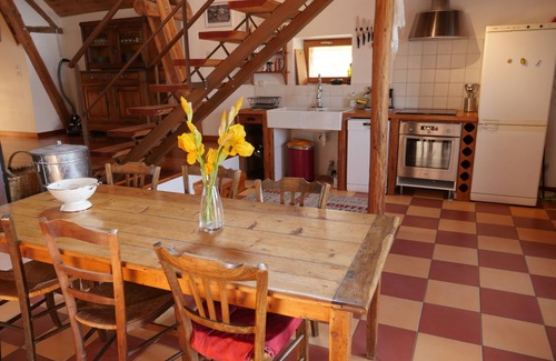 Chorges Ski Chalet | Charming, comfortable chalet, mountains, lakes and skiing.