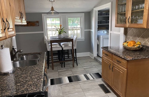 Pendleton King House | ★ Charming Comfy Cottage Home with a Modern Flair★