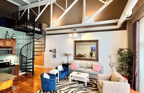 Sandusky Condo | Charming Condo Downtown By Cedar Point Sport Force