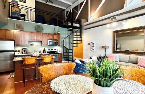 Sandusky Condo | Charming Condo Downtown By Cedar Point Sport Force