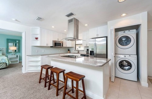 Sanibel Condo | Charming condo located near the beach w/pool, W/D, and internet