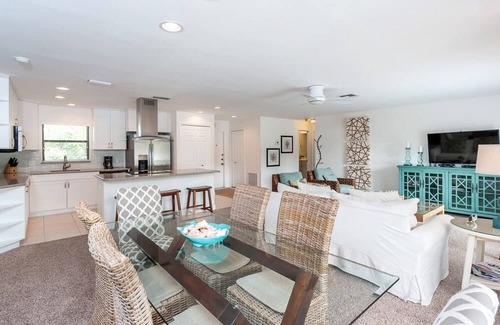 Sanibel Condo | Charming condo located near the beach w/pool, W/D, and internet