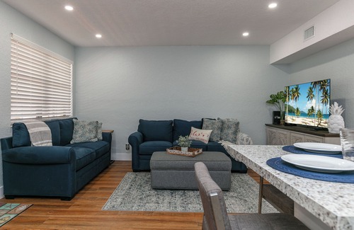 Hollywood Lakes Condo | Charming condo only 70 steps to delightful Hollywood Beach!