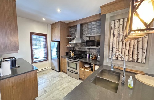Mont-Tremblant Village Apartment | Charming condo with a huge view at 8min skiing mountain - pool and tennis !