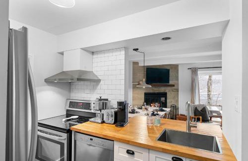 Mont-Tremblant House | Charming Condo With Views Of Mont-tremblant