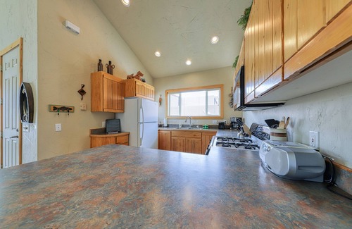 Moab South Valley House | Charming Condo with Mountain Views and Seasonal Pool & Hot Tub - Close to Town