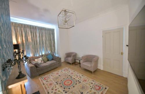 Offerton Park House | Charming & Cosy Home Stockport