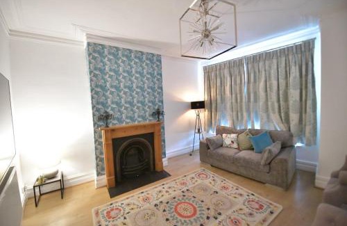 Offerton Park House | Charming & Cosy Home Stockport