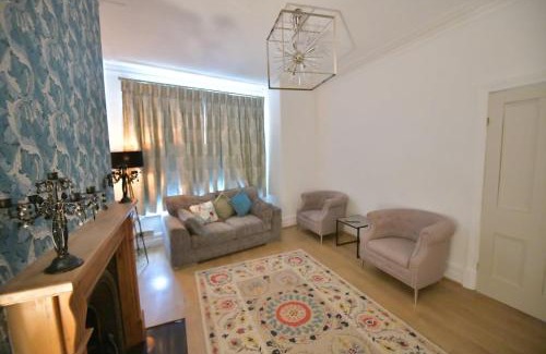 Offerton Park House | Charming & Cosy Home Stockport