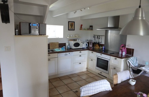 Plogoff Cottage | Charming cotage with patio just a few ropes from the beach