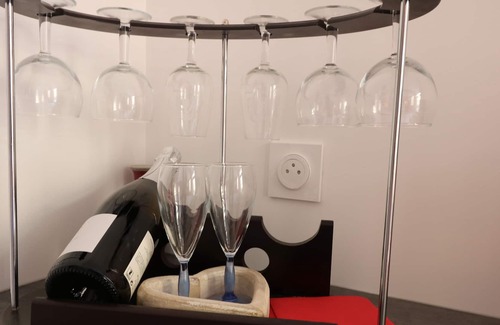 Le Puy-Notre-Dame House | Charming cottage in Le Puy - a bottle of fine bubbles offered