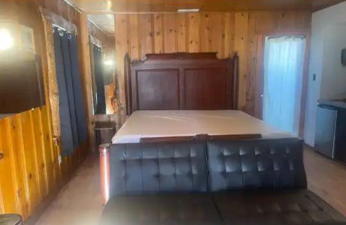 Boulder Bay Cabin | Charming Cottage #10C Boulder Bay