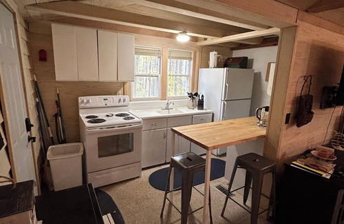 Deerbrook Cottage | Charming cottage 2 bd 1 bth WiFi, AC Antigo Bass Lake Golf Course utv snow trl