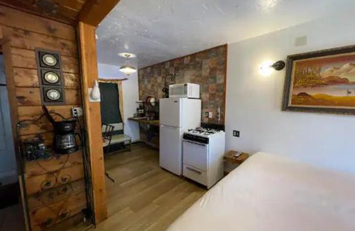 Boulder Bay Cabin | Charming Cottage #7B Boulder Bay