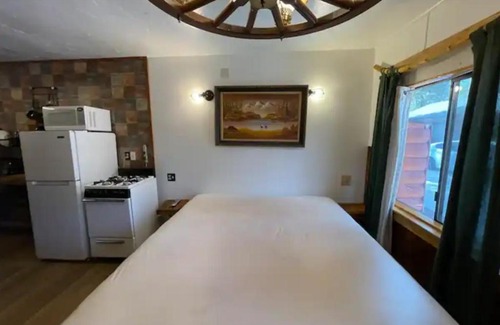 Boulder Bay Cabin | Charming Cottage #7B Boulder Bay