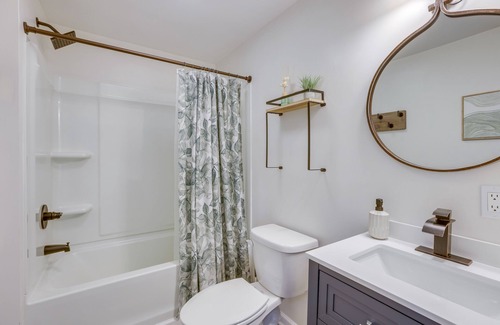 Shelby Cottage | Charming Cottage at Waxahatchee Creek & Marina!