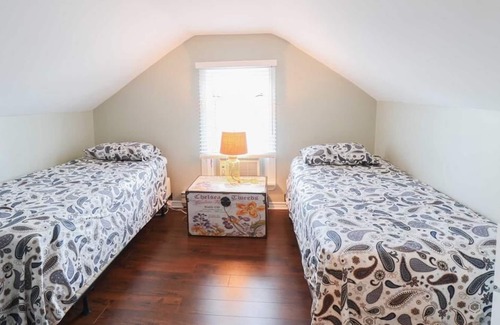 Port Dover House | Charming cottage away from home