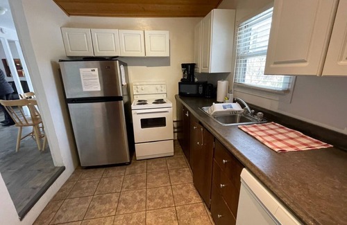 Tay Cottage | Charming Cottage 2 min walk from a private beach on Georgian Bay