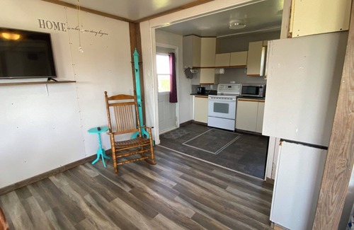 Mayfield Cottage | Charming Cottage Escape: Cozy Retreat in Mayfield Near Cavendish!