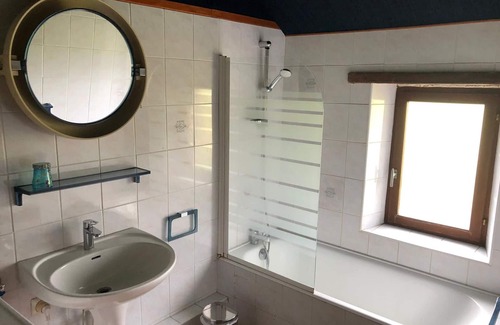 Monce-en-Belin Cottage | Charming Cottage Near 24H Le Mans, 3 Bedrooms, Garden, and Ping-Pong