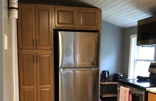 Port Burwell Cottage | Charming Cottage in small town beach community