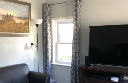 Port Burwell Cottage | Charming Cottage in small town beach community