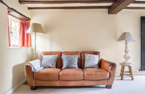 Fairford House | Charming Cottage in Cotswolds Riverside Village