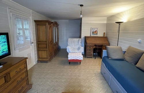 Cistrieres House | Charming cottage in the heart of the village and greenery